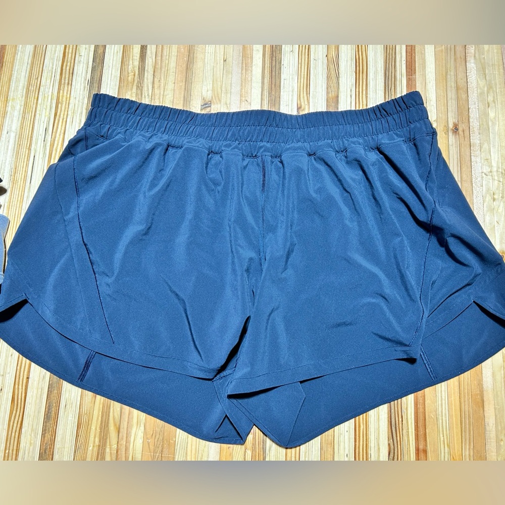 Lululemon hotty hot shorts Nile navy size 20 euc